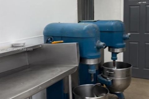 Купить коммерческую недвижимость в Хайалиа, Флорида № 1992850 - фото 3