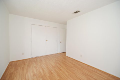 Villa ou maison à louer à Vero Beach, Floride: 2 chambres, 101.45 m2 № 2248532 - photo 11