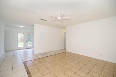 Villa ou maison à louer à Vero Beach, Floride: 2 chambres, 101.45 m2 № 2248532 - photo 7