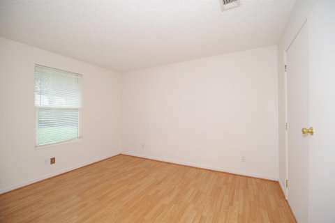 Villa ou maison à louer à Vero Beach, Floride: 2 chambres, 101.45 m2 № 2248532 - photo 13