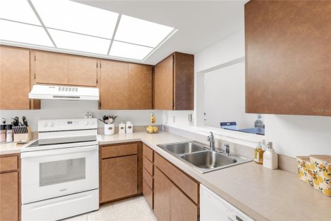 Condo in Sarasota, Florida, 2 bedrooms  № 1734837 - photo 11