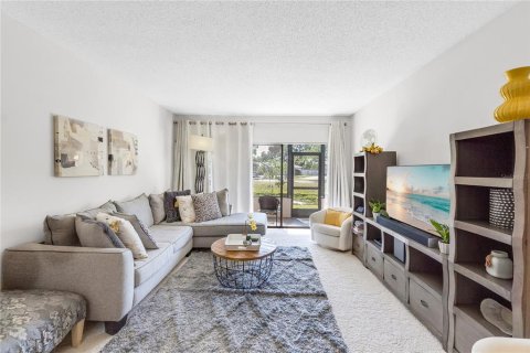 Condo in Sarasota, Florida, 2 bedrooms  № 1734837 - photo 6