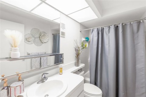 Condo in Sarasota, Florida, 2 bedrooms  № 1734837 - photo 28