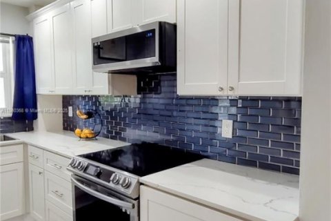 Condominio en venta en Hallandale Beach, Florida, 2 dormitorios, 111.48 m2 № 1889315 - foto 2