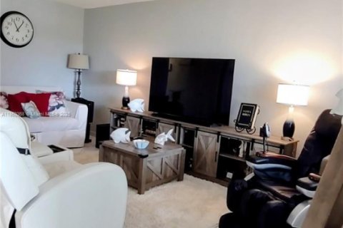 Condominio en venta en Hallandale Beach, Florida, 2 dormitorios, 111.48 m2 № 1889315 - foto 7