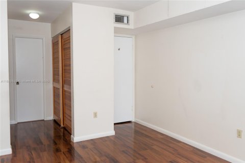 Condominio en alquiler en Miami, Florida, 2 dormitorios, 111.48 m2 № 1874291 - foto 12