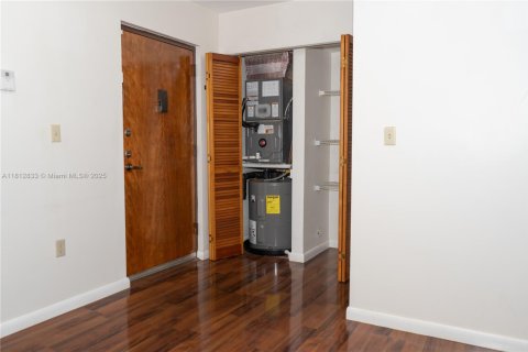 Condominio en alquiler en Miami, Florida, 2 dormitorios, 111.48 m2 № 1874291 - foto 5