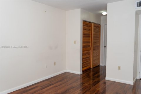 Condominio en alquiler en Miami, Florida, 2 dormitorios, 111.48 m2 № 1874291 - foto 13