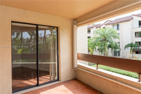 Condominio en alquiler en Miami, Florida, 2 dormitorios, 111.48 m2 № 1874291 - foto 18