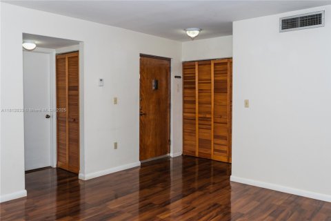Condominio en alquiler en Miami, Florida, 2 dormitorios, 111.48 m2 № 1874291 - foto 4