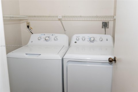 Condominio en alquiler en Miami, Florida, 2 dormitorios, 111.48 m2 № 1874291 - foto 6