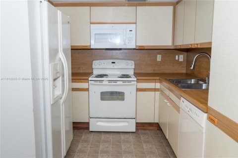 Condominio en alquiler en Miami, Florida, 2 dormitorios, 111.48 m2 № 1874291 - foto 7