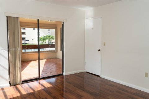 Condominio en alquiler en Miami, Florida, 2 dormitorios, 111.48 m2 № 1874291 - foto 9