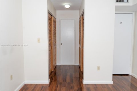 Condominio en alquiler en Miami, Florida, 2 dormitorios, 111.48 m2 № 1874291 - foto 15