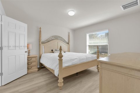 House in Port Charlotte, Florida 4 bedrooms № 2044226 - photo 16