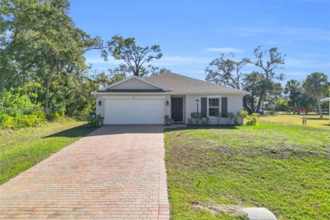 House in Port Charlotte, Florida 4 bedrooms № 2044226