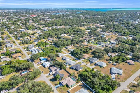 House in Port Charlotte, Florida 4 bedrooms № 2044226 - photo 6