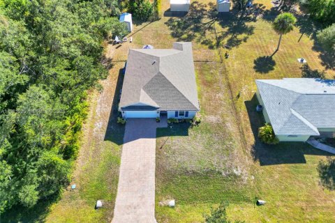 House in Port Charlotte, Florida 4 bedrooms № 2044226 - photo 4