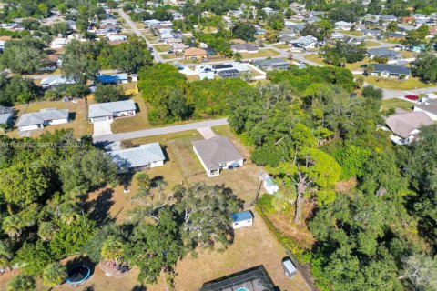 House in Port Charlotte, Florida 4 bedrooms № 2044226 - photo 8