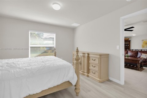 House in Port Charlotte, Florida 4 bedrooms № 2044226 - photo 19