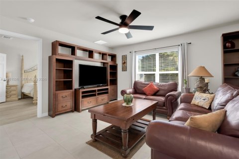 House in Port Charlotte, Florida 4 bedrooms № 2044226 - photo 25