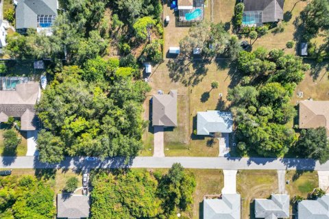 House in Port Charlotte, Florida 4 bedrooms № 2044226 - photo 5