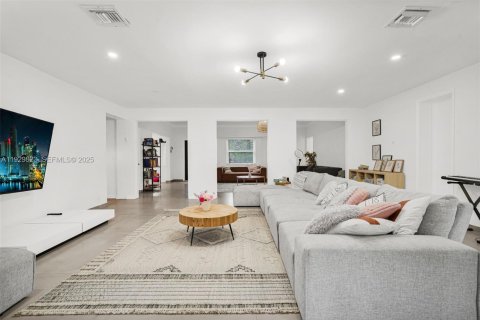 Купить виллу или дом в Холливуд, Флорида 4 спальни, 234.95м2, № 1988817 - фото 18