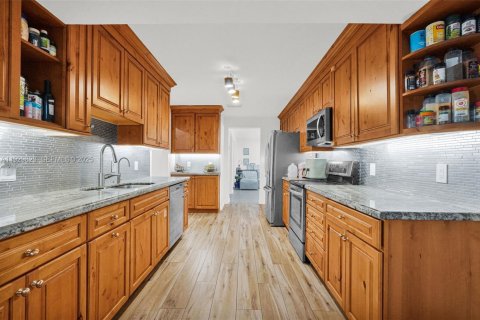 Купить виллу или дом в Холливуд, Флорида 4 спальни, 234.95м2, № 1988817 - фото 26