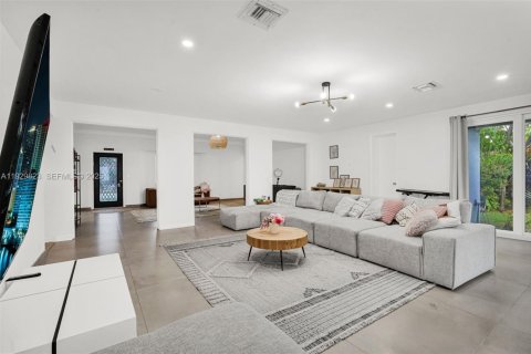 Купить виллу или дом в Холливуд, Флорида 4 спальни, 234.95м2, № 1988817 - фото 16