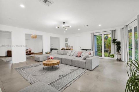 Купить виллу или дом в Холливуд, Флорида 4 спальни, 234.95м2, № 1988817 - фото 17