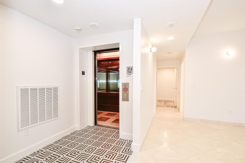 Copropriété à vendre à Bal Harbour, Floride: 2 chambres, 205.31 m2 № 2147274 - photo 13