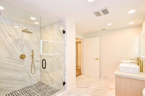 Copropriété à vendre à Bal Harbour, Floride: 2 chambres, 205.31 m2 № 2147274 - photo 9