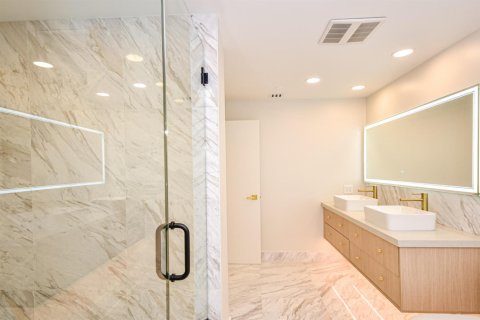 Copropriété à vendre à Bal Harbour, Floride: 2 chambres, 205.31 m2 № 2147274 - photo 10