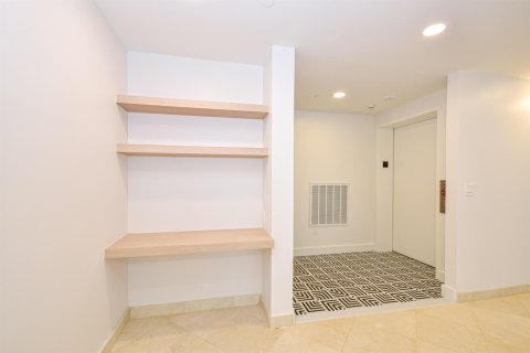 Copropriété à vendre à Bal Harbour, Floride: 2 chambres, 205.31 m2 № 2147274 - photo 12