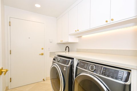 Copropriété à vendre à Bal Harbour, Floride: 2 chambres, 205.31 m2 № 2147274 - photo 11