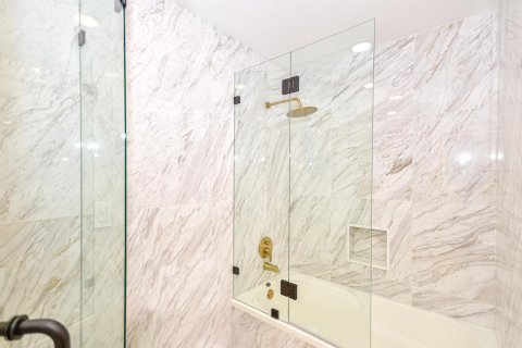 Copropriété à vendre à Bal Harbour, Floride: 2 chambres, 205.31 m2 № 2147274 - photo 16