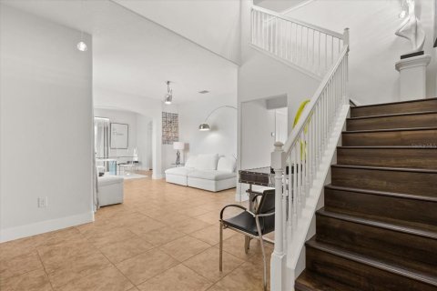 House in Orlando, Florida 5 bedrooms, 344.67 sq.m. № 1893663 - photo 9