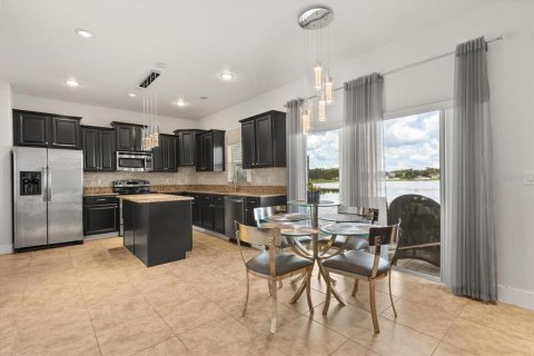House in Orlando, Florida 5 bedrooms, 344.67 sq.m. № 1893663 - photo 20