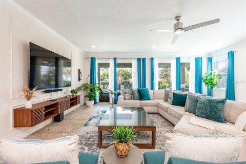 House in Kissimmee, Florida 9 bedrooms, 421.96 sq.m. № 2098298 - photo 5