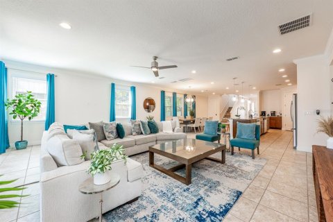 House in Kissimmee, Florida 9 bedrooms, 421.96 sq.m. № 2098298 - photo 4