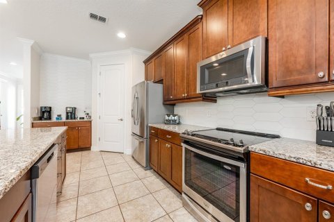 House in Kissimmee, Florida 9 bedrooms, 421.96 sq.m. № 2098298 - photo 10