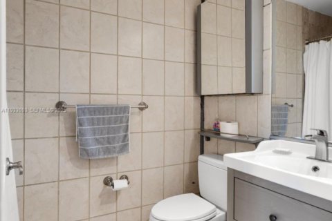 Condo in Miami Beach, Florida, 3 bedrooms  № 2053946 - photo 30
