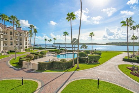 Condo in Miami Beach, Florida, 3 bedrooms  № 2053946