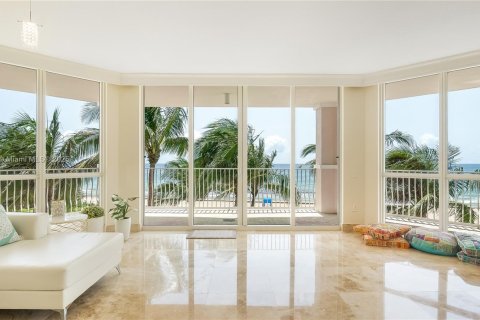 Condo in Lauderdale-by-the-Sea, Florida, 3 bedrooms  № 1928303 - photo 16