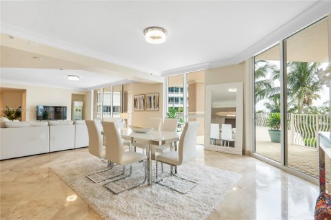 Condo in Lauderdale-by-the-Sea, Florida, 3 bedrooms  № 1928303 - photo 25