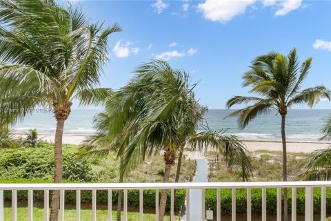 Condo in Lauderdale-by-the-Sea, Florida, 3 bedrooms  № 1928303 - photo 2