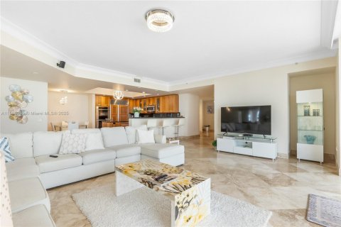 Condo in Lauderdale-by-the-Sea, Florida, 3 bedrooms  № 1928303 - photo 28