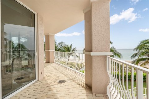 Condo in Lauderdale-by-the-Sea, Florida, 3 bedrooms  № 1928303 - photo 12