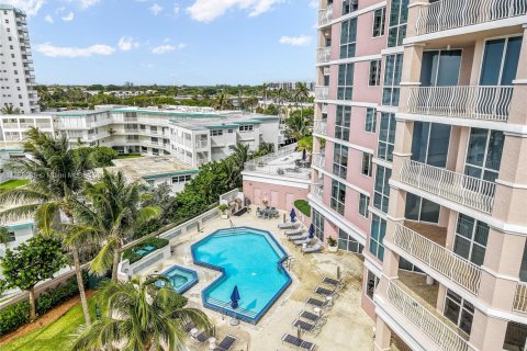 Condo in Lauderdale-by-the-Sea, Florida, 3 bedrooms  № 1928303 - photo 9