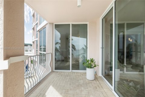 Condo in Lauderdale-by-the-Sea, Florida, 3 bedrooms  № 1928303 - photo 11
